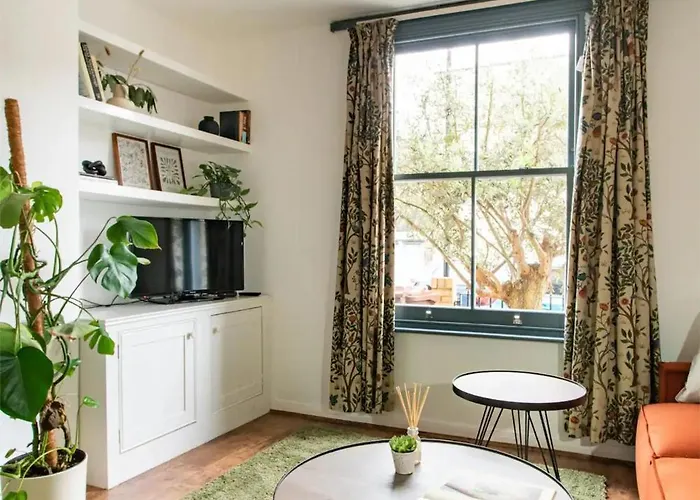Poet\'S Corner - Charming Victorian Home