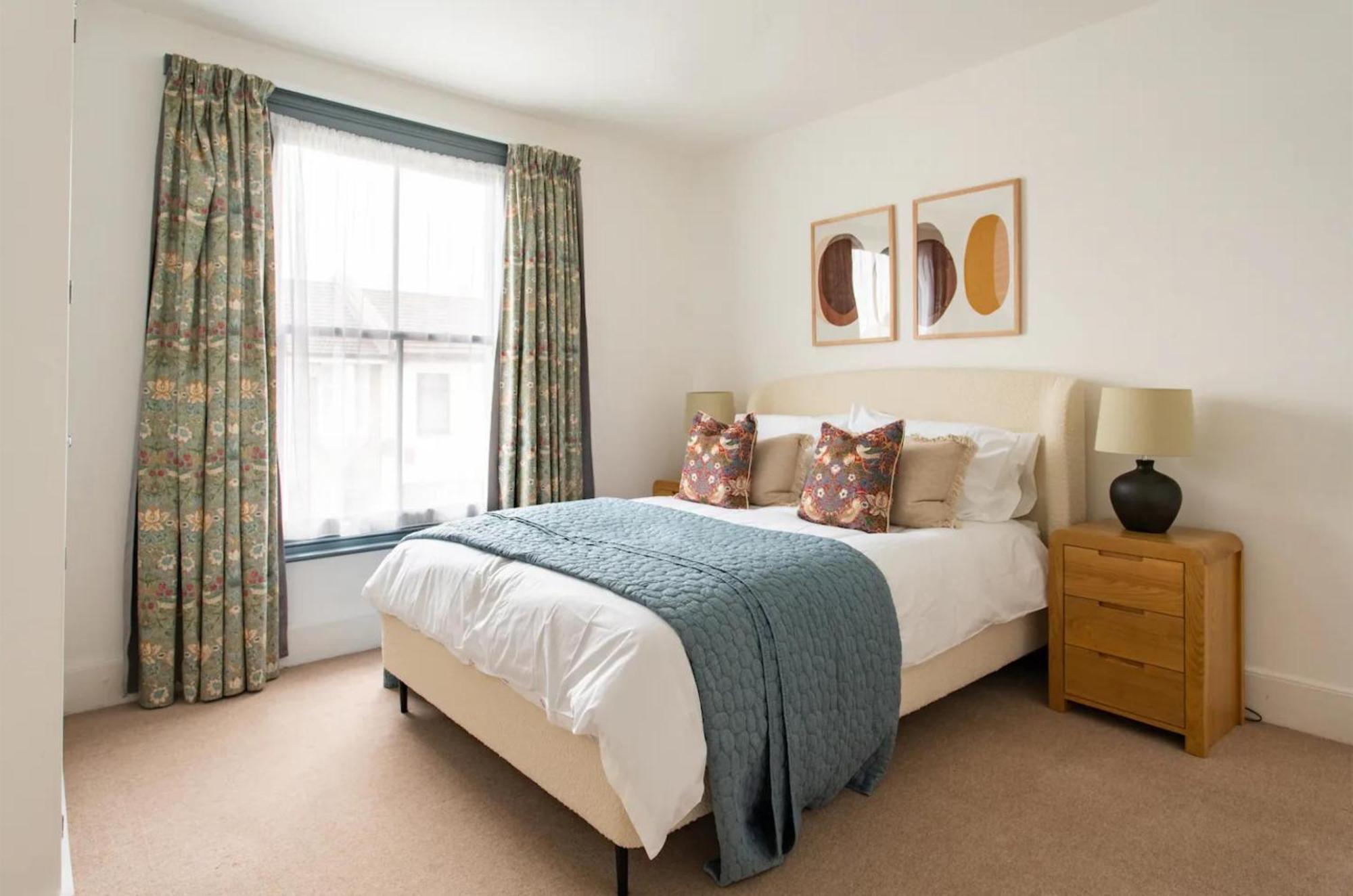 Poet's Corner - Charming Victorian